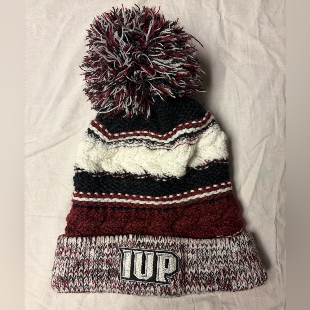 IUP PomPom Winter Hat